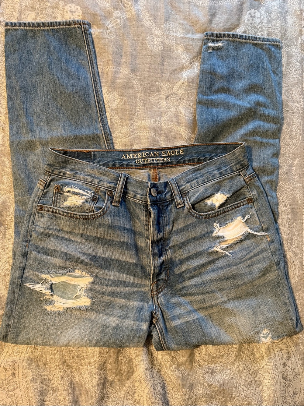 American Eagle Outfitters Women’s Light Blue Distressed Slim Straight Jeans